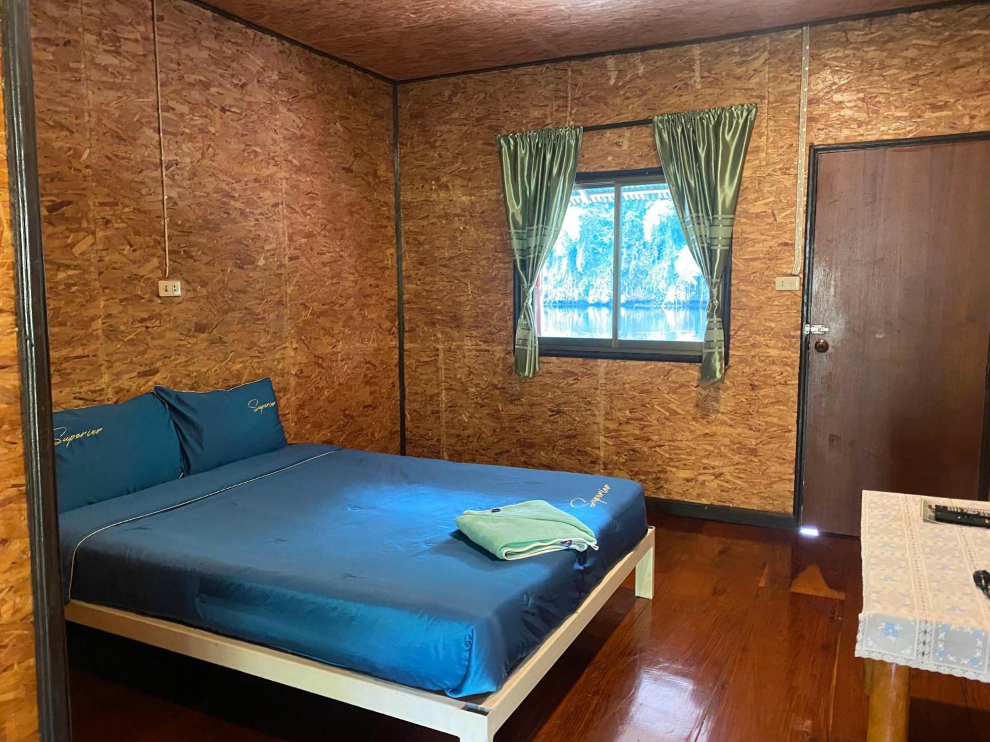 แพจิตรธาดาธารน้ำ Hotell Tha Kradan Eksteriør bilde
