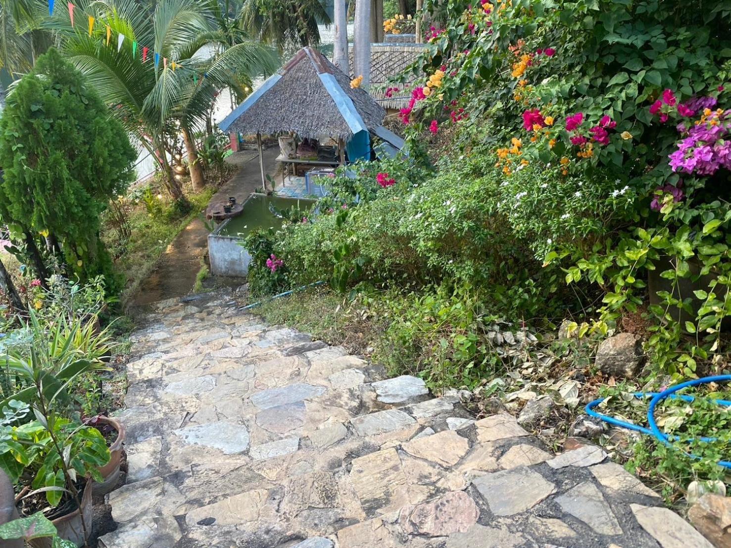 แพจิตรธาดาธารน้ำ Hotell Tha Kradan Eksteriør bilde
